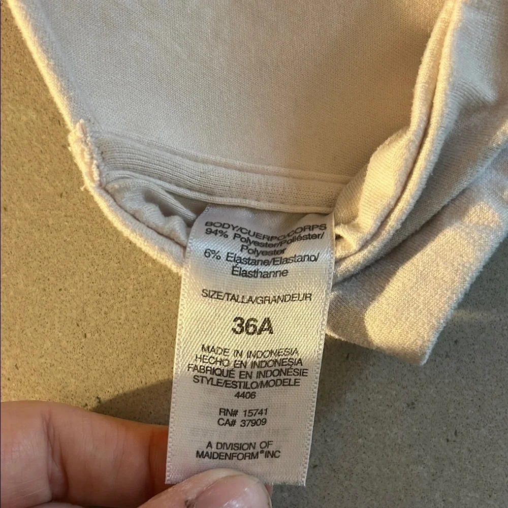 Delta White Comfortable Bra with Light Padding and Shaping - Picture 4 of 5